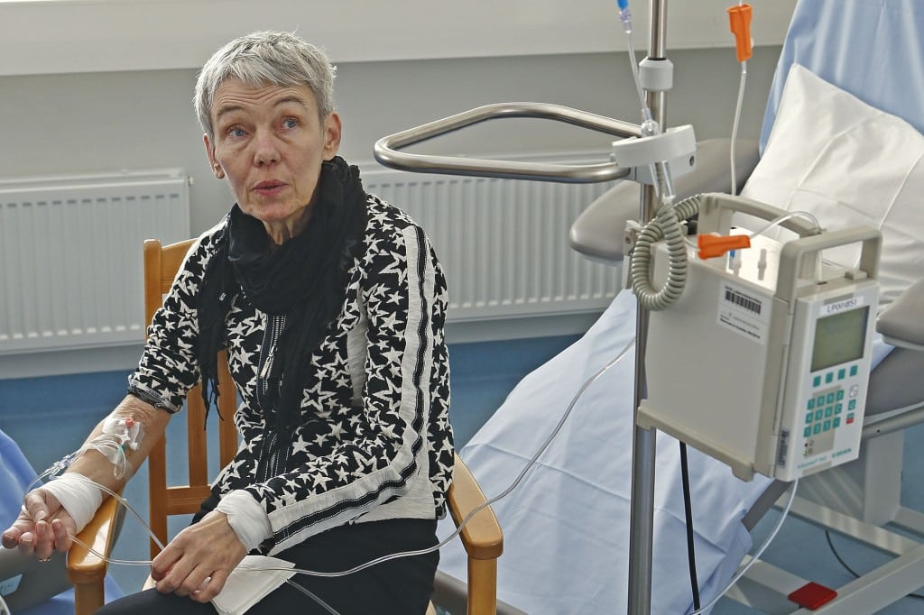 Liisa sairaalasängyllä